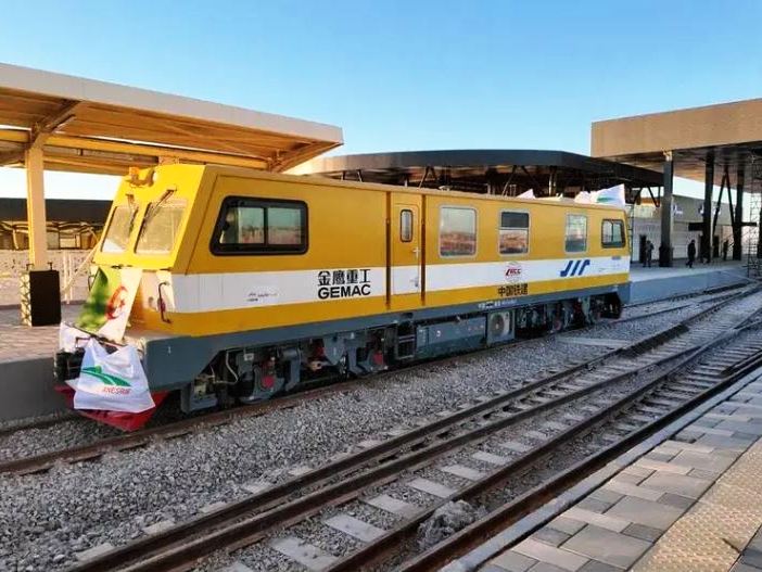 انطلاق التجارب التقنية الأولية على الخط المنجمي للسكك الحديدية  بشار-تندوف-غارا جبيلات