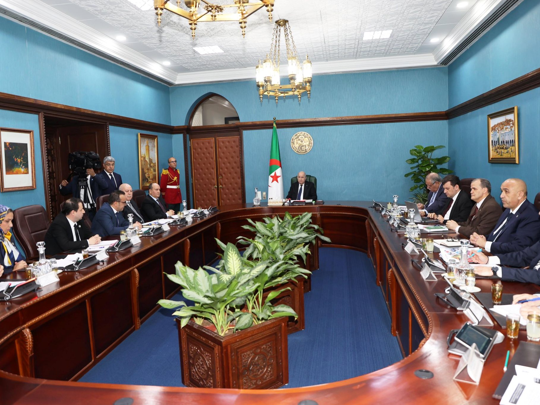 رئيس الجمهورية يترأس اجتماعاً حول المكننة الفلاحية ويقر إنشاء تعاونيات لكراء العتاد