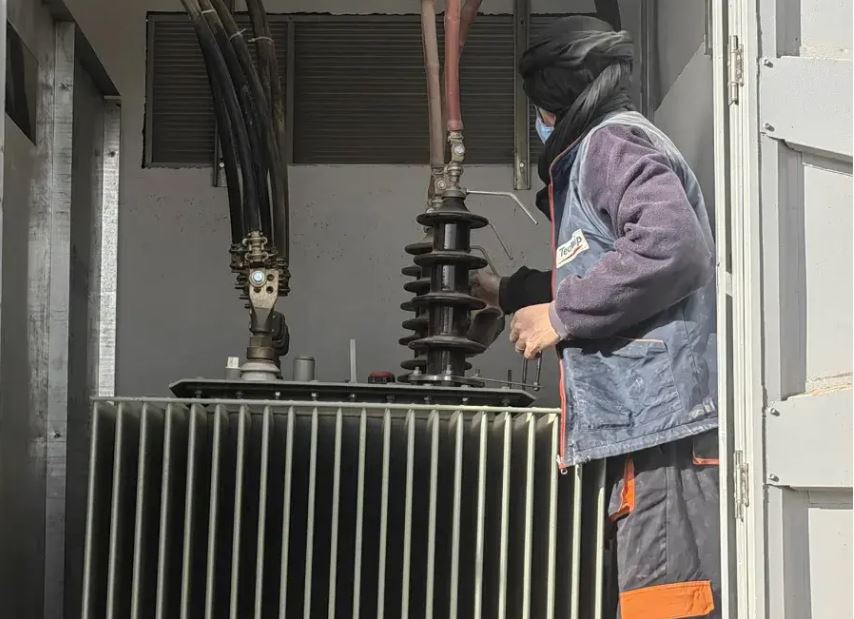 برج باجي مختار: فرق تقنية لتعزيز جاهزية الشبكة الكهربائية وضمان استمرارية الخدمة