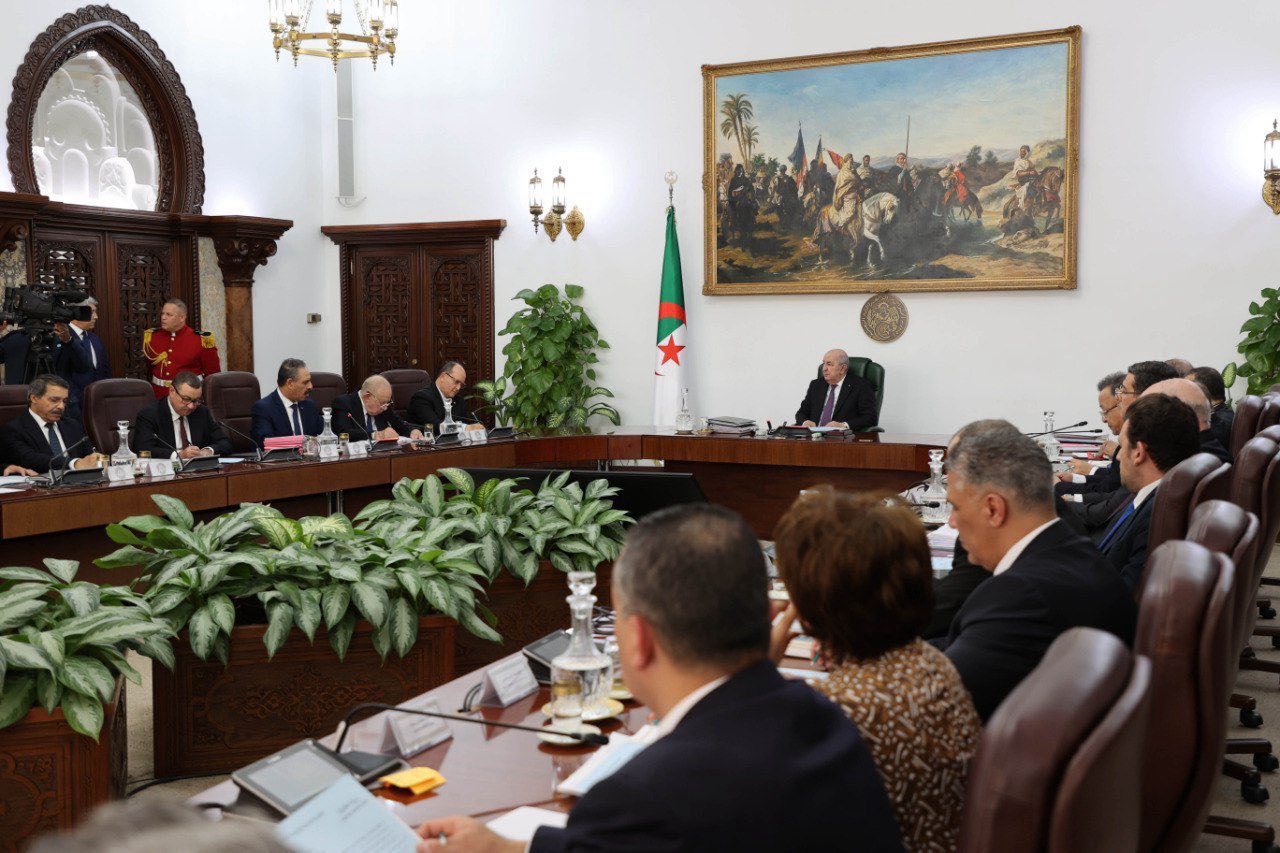 مجلس الوزراء الرئيس