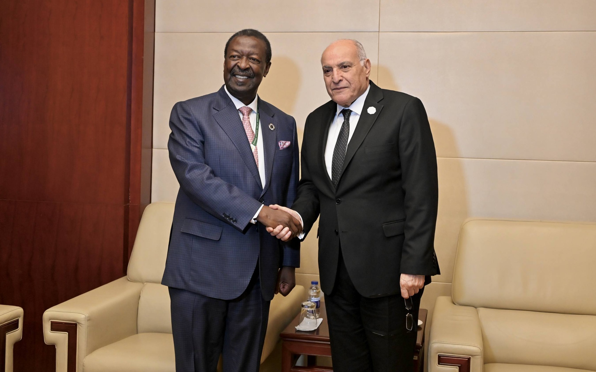 عطاف يجري بأديس أبابا محادثات ثنائية مع نظيره الكيني
