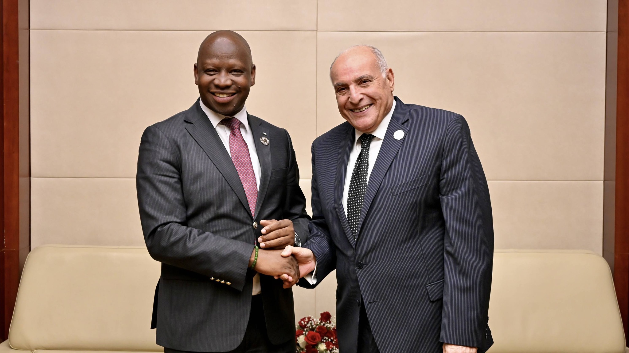 عطاف يجري بأديس أبابا محادثات ثنائية مع نظيره من مملكة ليسوتو