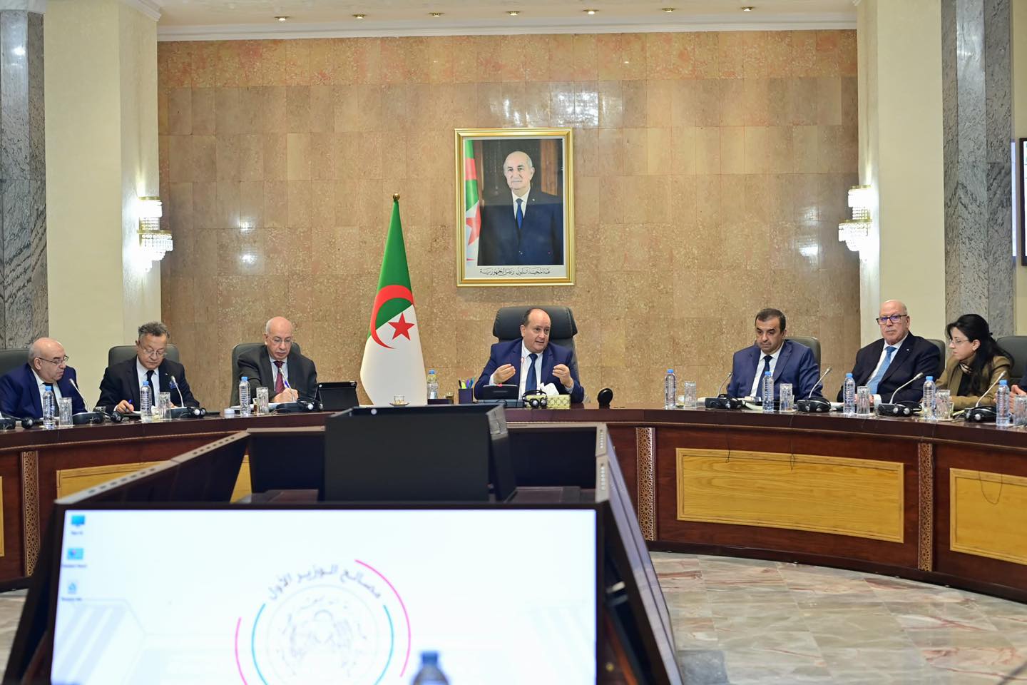 الوزير الأول يشرف على تنصيب فوج العمل المكلف بإنشاء الشبكة الوطنية للاعتماد والمطابقة والمصادقة