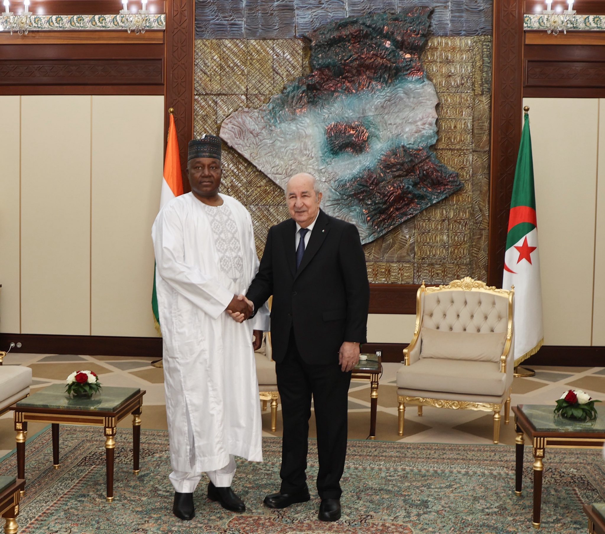 رئيس الجمهورية يجري محادثات على انفراد مع رئيس جمهورية النيجر