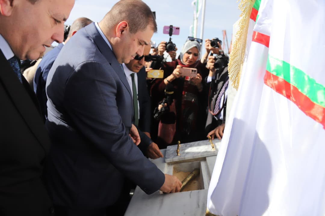 وزير العدل حافظ الأختام يضع حجر الأساس لمشروع إنجاز مقر المجلس القضائي بأولاد جلال