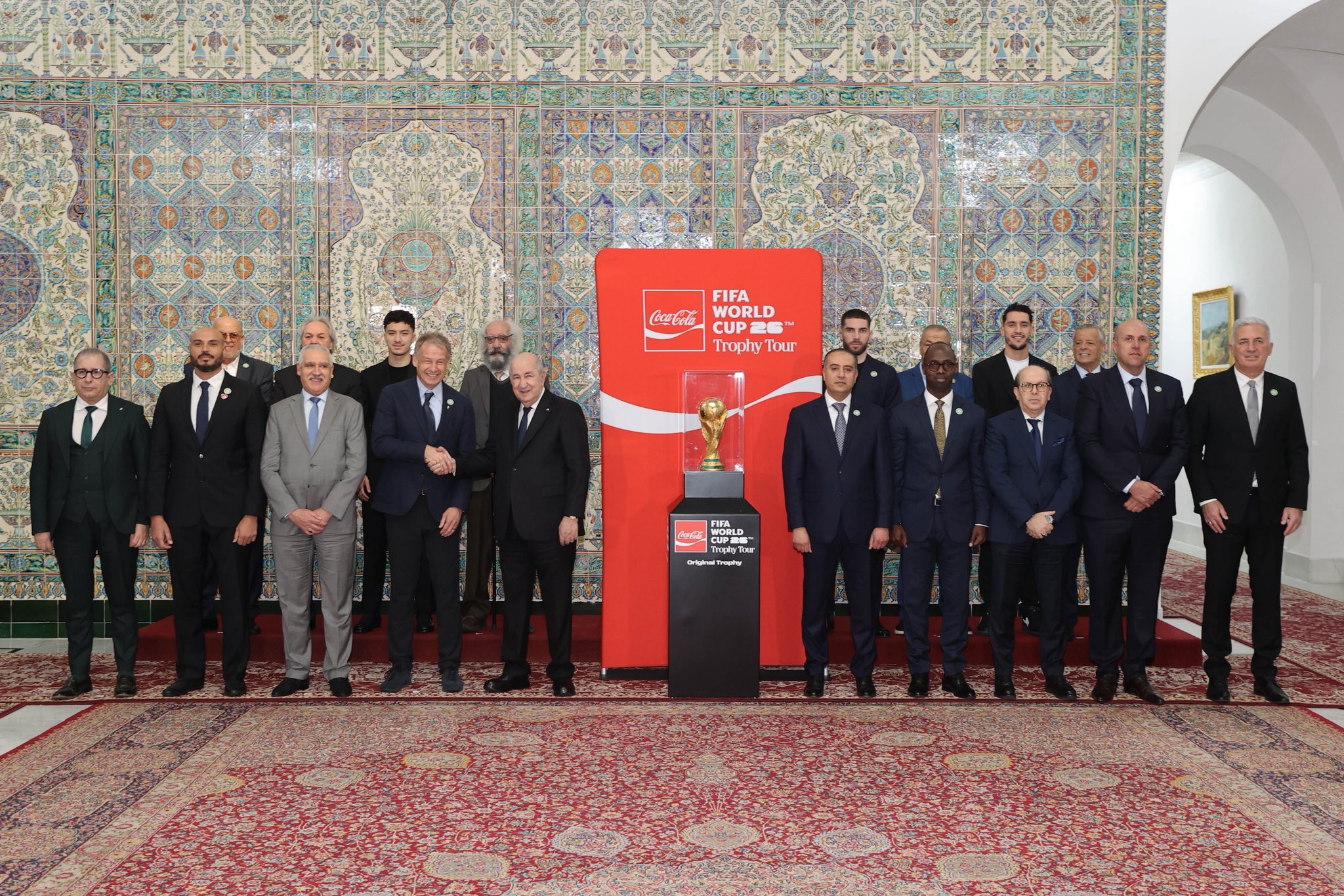 رئيس الجمهورية يستقبل وفدا عن الاتحاد الدولي لكرة القدم "فيفا"