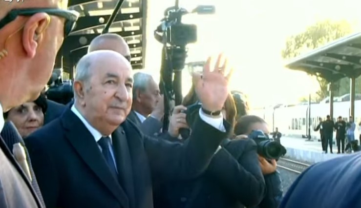 رئيس الجمهورية يشرف على مراسم استقبال قطار نقل أولى شحنات خام الحديد