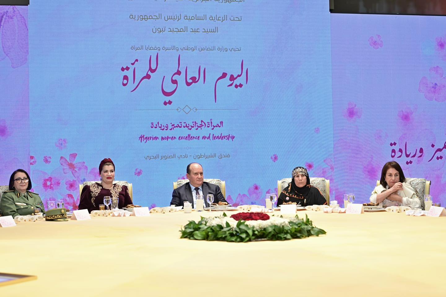 ممثلا لرئيس الجمهورية السيد عبد المجيد تبون,  أشرف الوزير الأول السيد سيفي غريب, مساء أمس الأحد, على مراسم حفل تكريم نظم  على شرف عدد من النساء الجزائريات اللواتي تميزن بإسهاماتهن البارزة في مختلف  المجالات, وذلك بمناسبة إحياء اليوم العالمي للمرأة. 	وجرى هذا الحفل تحت شعار "المرأة الجزائرية: تميز وريادة", تحت الرعاية  السامية لرئيس الجمهورية, بحضور وزيرة التضامن الوطني والأسرة وقضايا المرأة  السيدة صورية مولوجي, إلى جانب عدد من أعضاء الحكومة وكبار مسؤولي الدولة,  فضلا عن حضور مجاهدات وممثلات عن الجمعيات وا