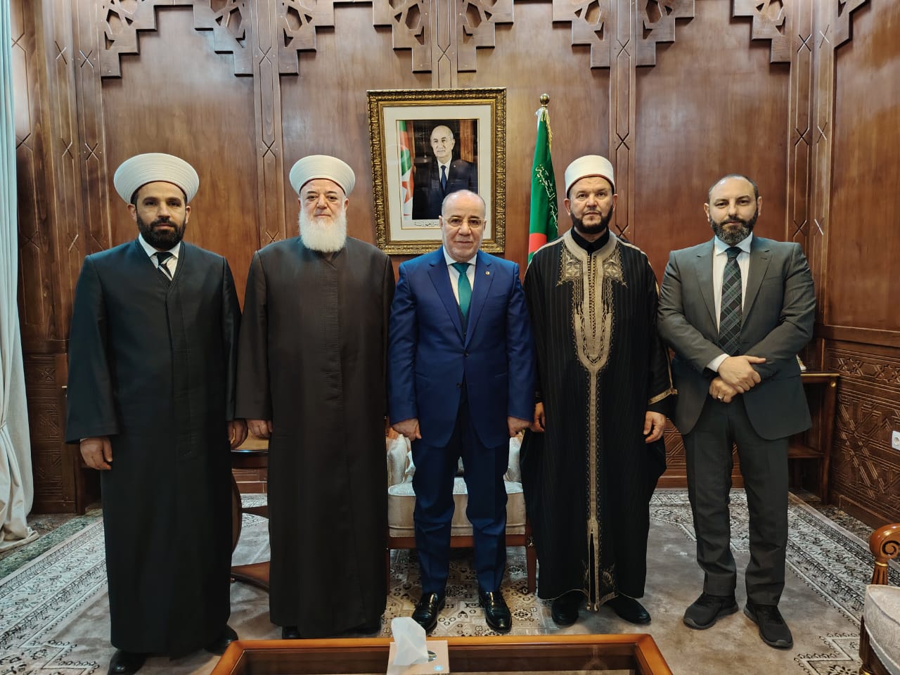 بلمهدي يستقبل وفدا من العلماء والمشايخ المشاركين في الملتقى الدولي للدروس المحمدية