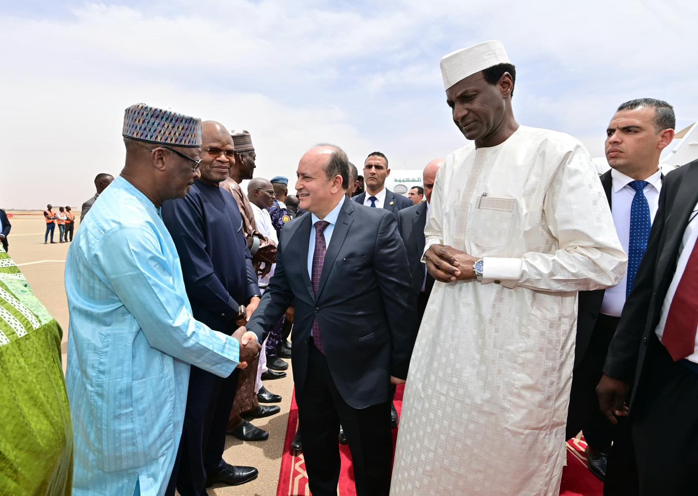 الوزير الأول يشرع في زيارة رسمية إلى النيجر