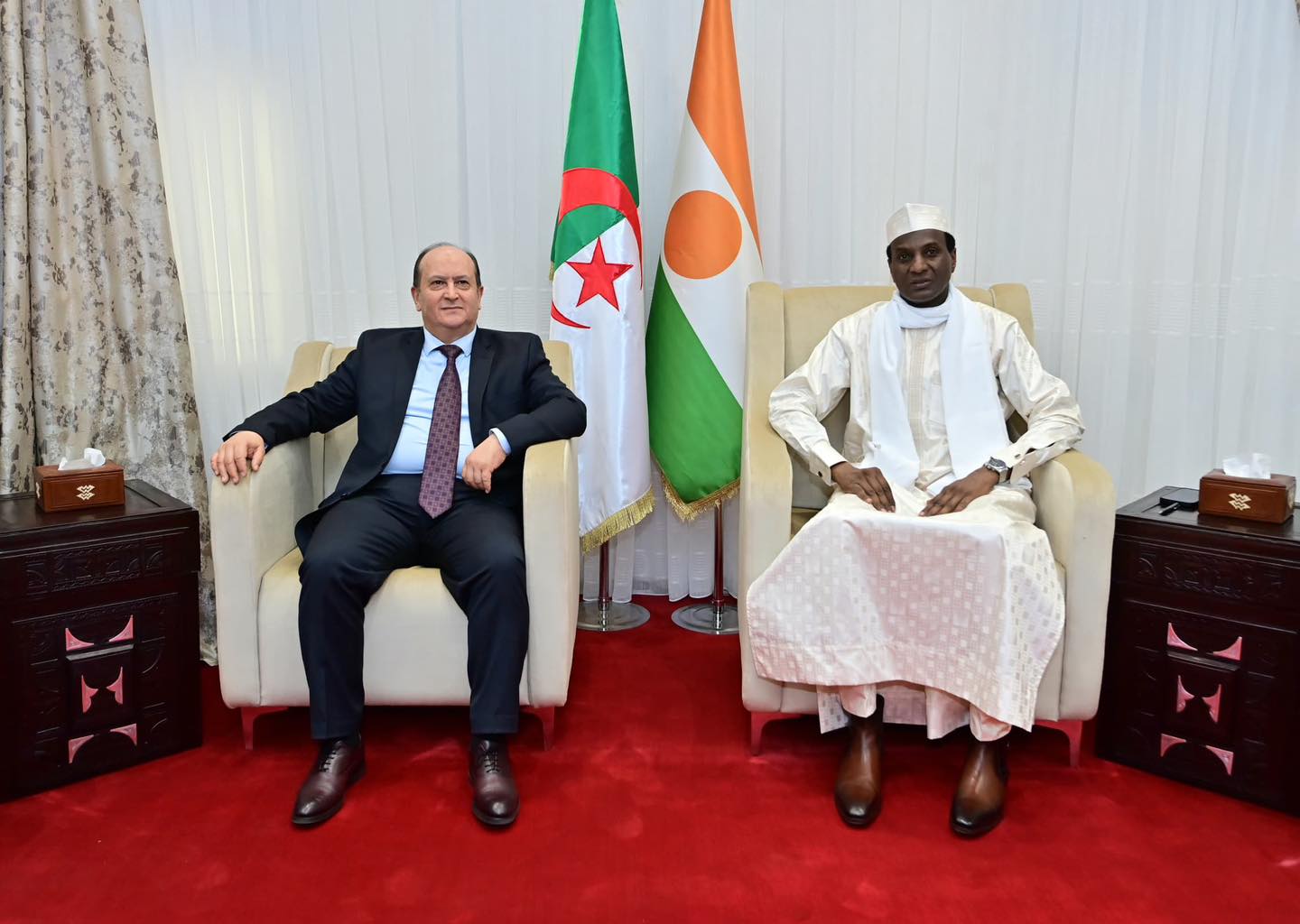 الوزير الأول يجري بنيامي محادثات ثنائية مع نظيره النيجري