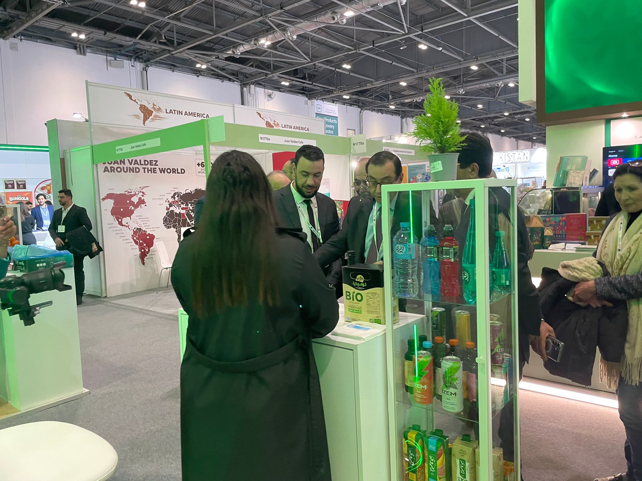 مشاركة 20 مؤسسة جزائرية في صالون الصناعات الغذائية والمشروبات بلندن 