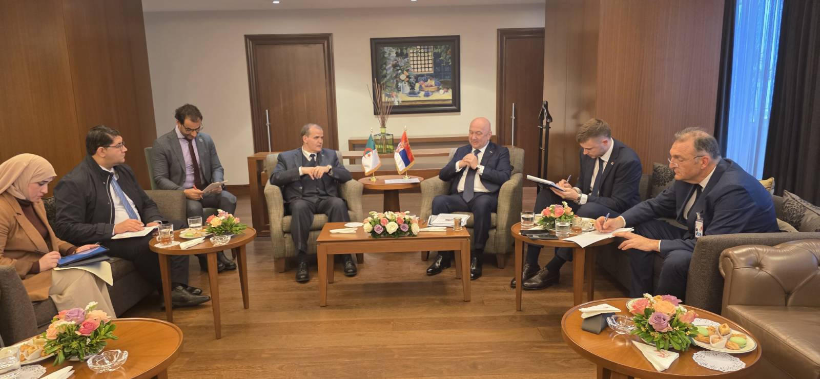 بحث سبل تعزيز التعاون التجاري بين الجزائر وصربيا