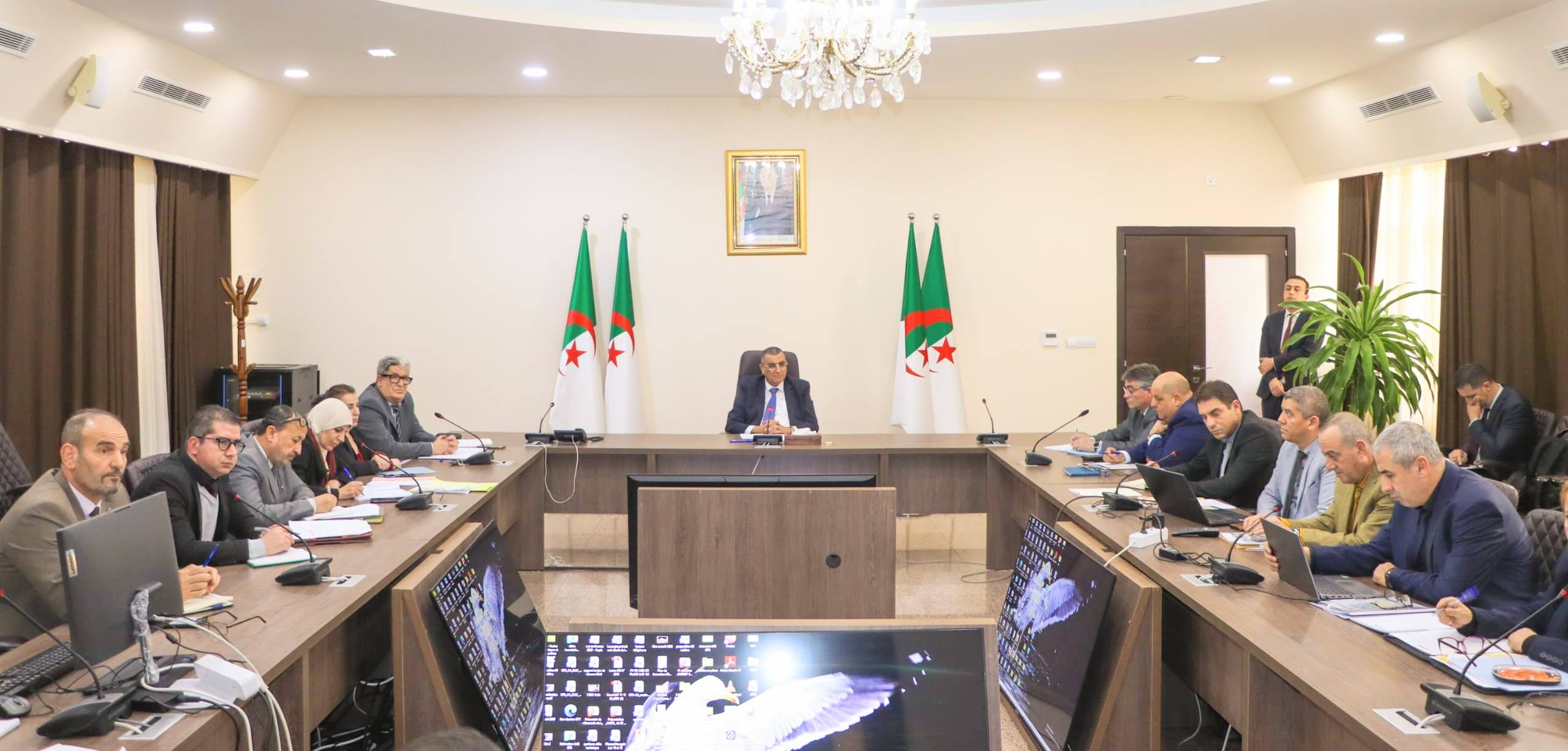 Réunion interministérielle pour arrêter les procédures de réalisation de la ligne Laghouat-Ghardaïa-El Menia
