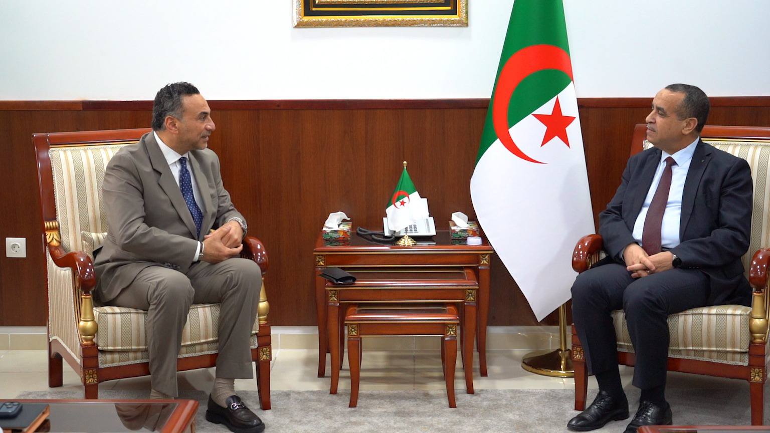 عجال يستقبل وفدا من شركة "السويدي إلكتريك الجزائر" لبحث التعاون مع  سونلغاز