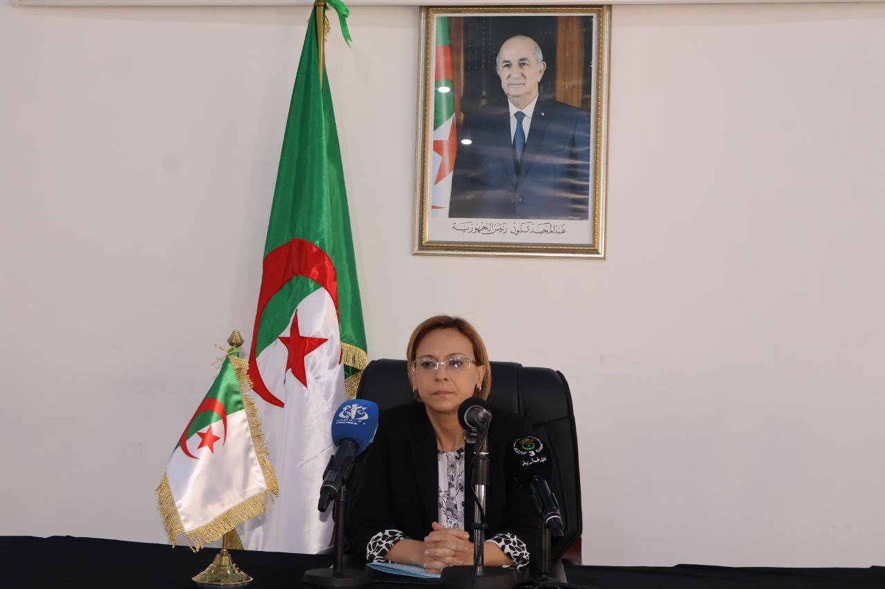 السيدة كريكو تبرز أهمية مخابر البحث العلمي في ترقية الممارسات البيئية