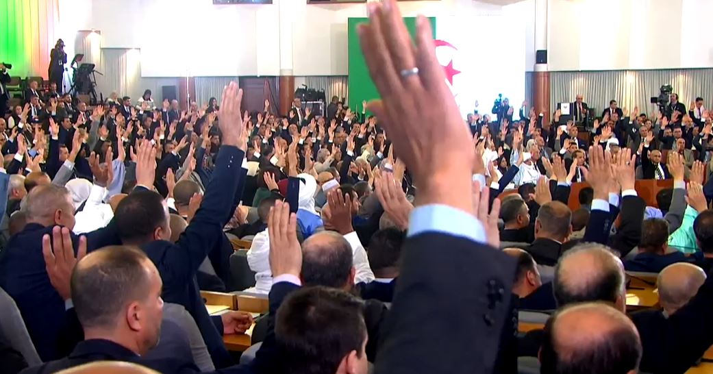 مشروع القانون المتضمن التعديل التقني للدستور