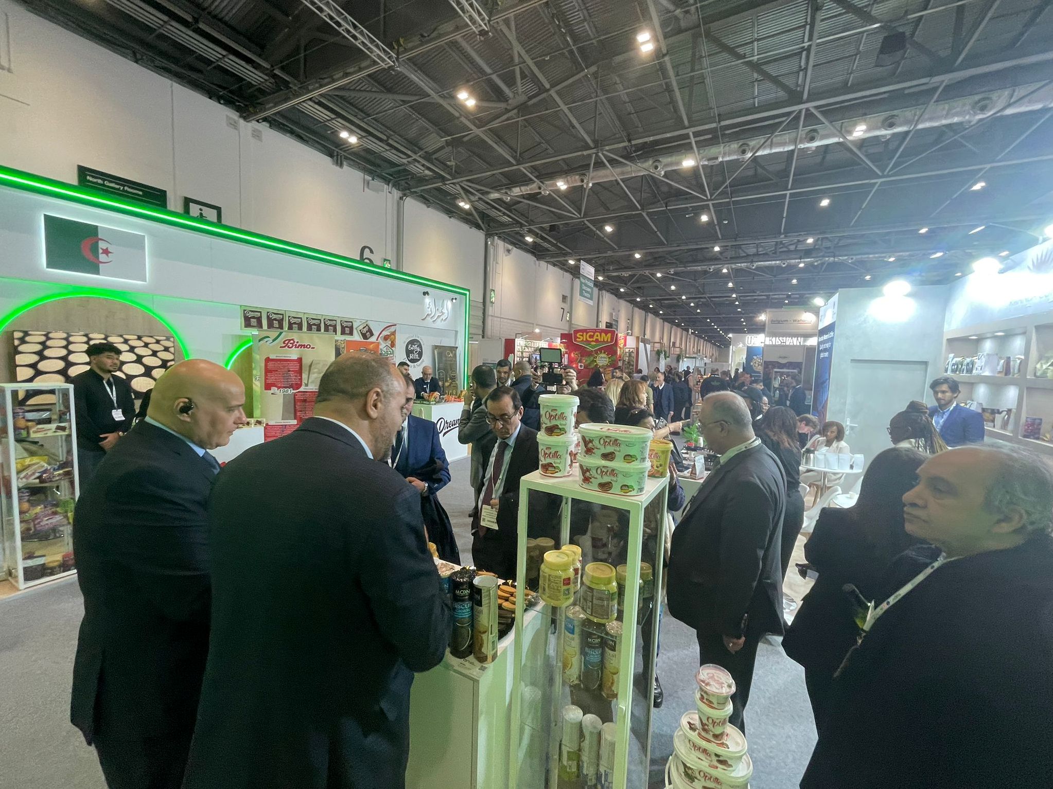 الصالون الدولي للصناعات الغذائية والمشروبات بلندن