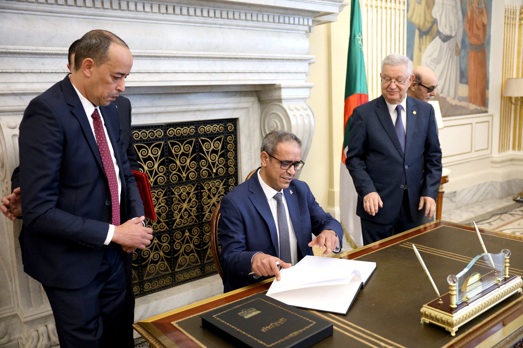 التوقيع على بروتوكول للتعاون البرلماني بين مجلس الأمة والمجلس الوطني للجهات  والأقاليم التونسي