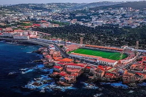 ملعب الشهيد عمر حمادي