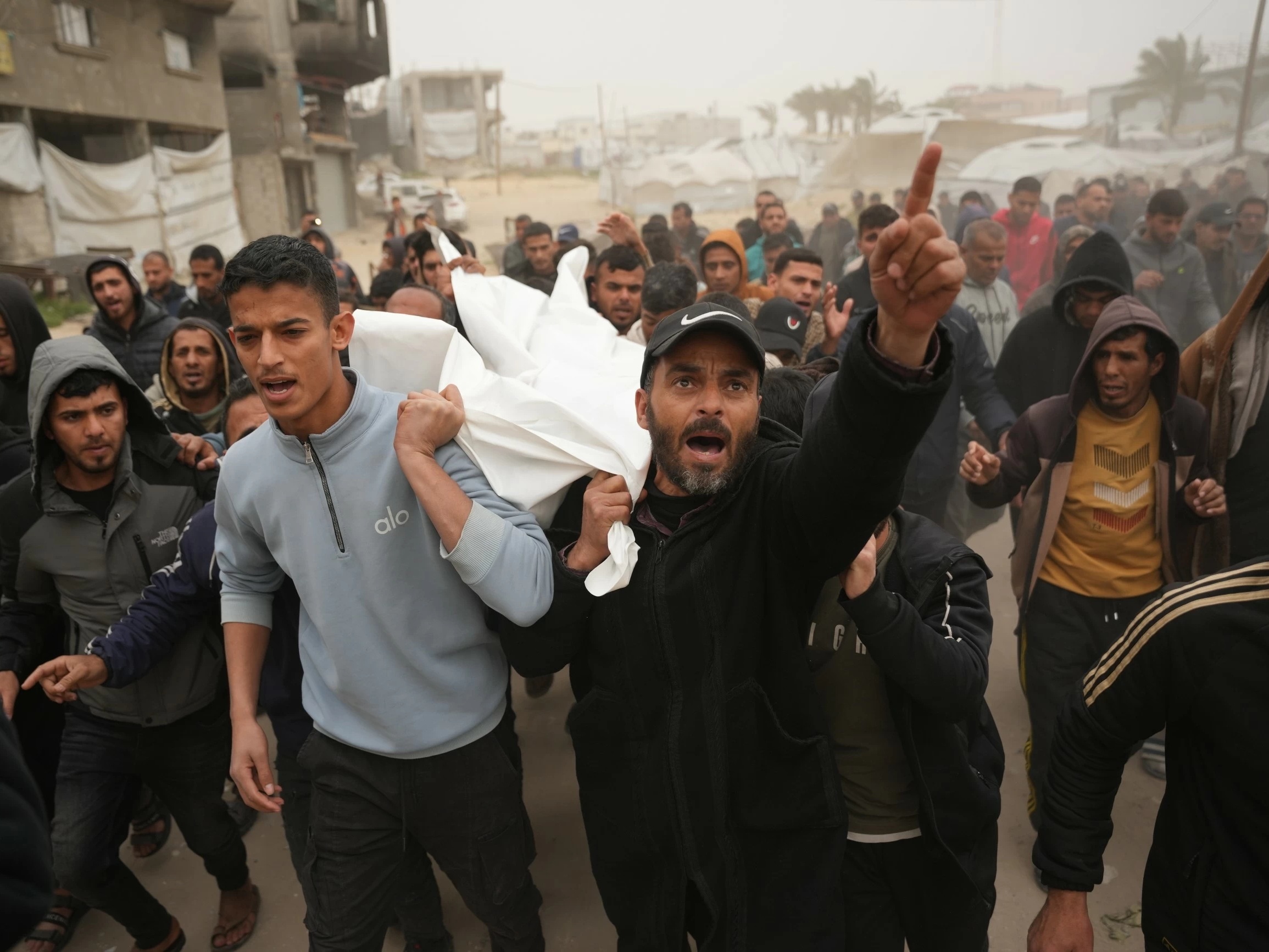 Huit Palestiniens tombent en martyrs en Cisjordanie et à Ghaza