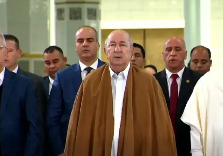 رئيس الجمهورية يؤدي صلاة عيد الفطر المبارك بجامع الجزائر