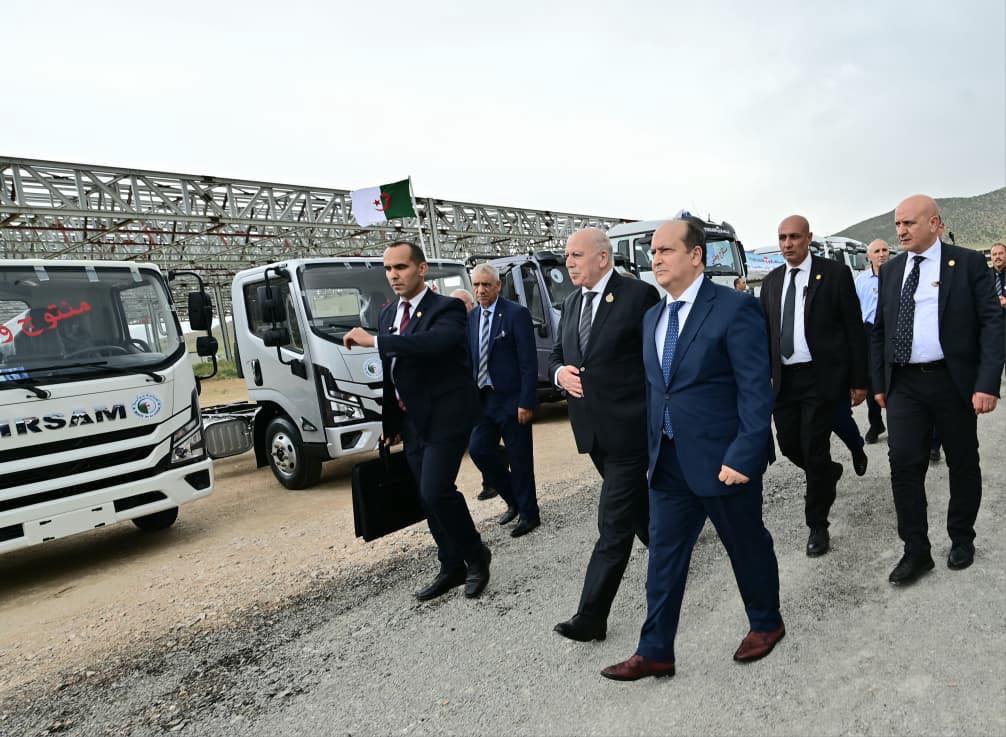 الوزير الأول يشرف بباتنة على تدشين وحدة تركيب غرف التبريد الخاصة بالشاحنات