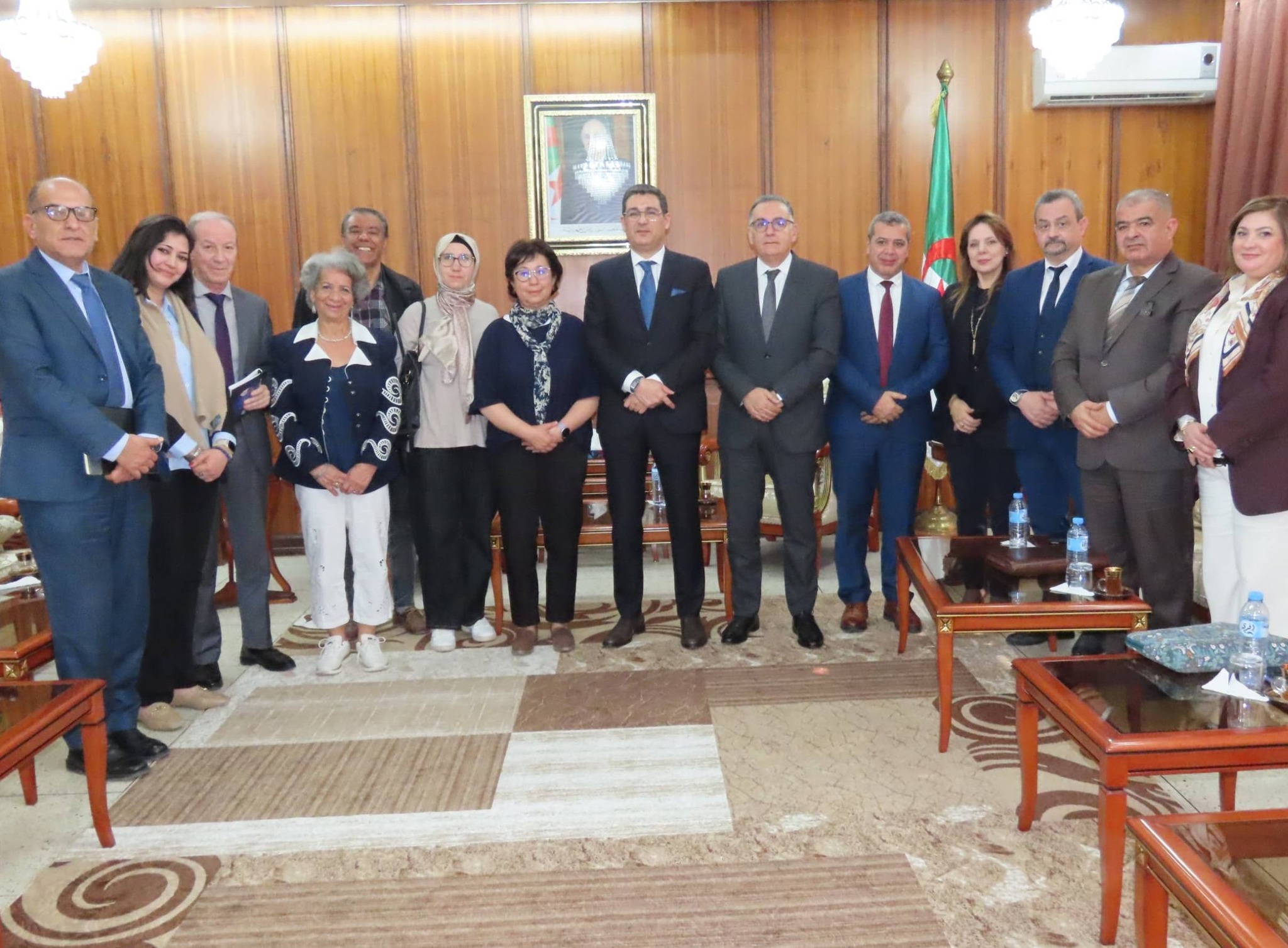  آيت مسعودان يستقبل وفدا عن جمعية الصحة الفرنسية-الجزائرية 