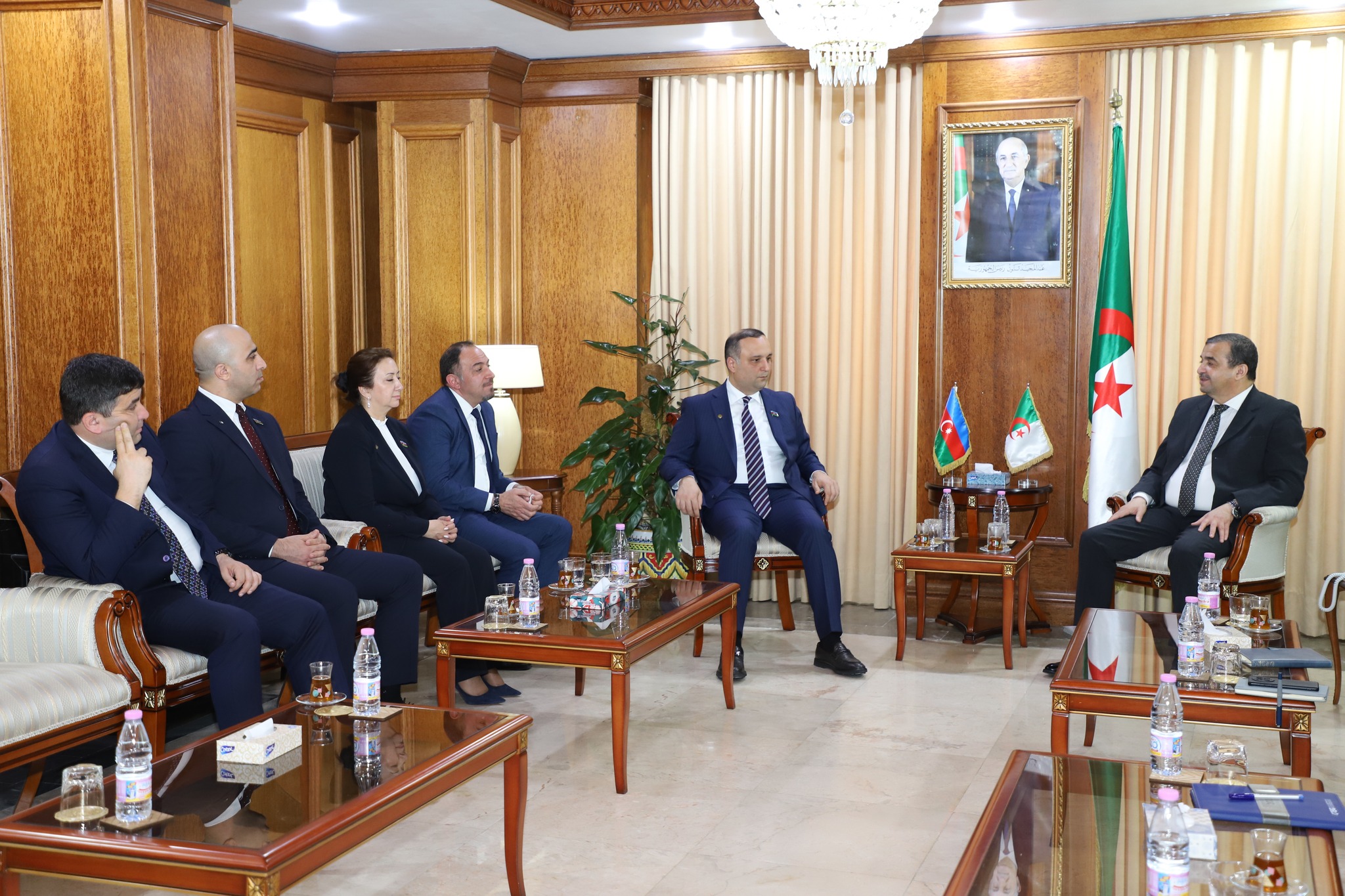 عرقاب يبحث مع وفد أذربيجاني توسيع الشراكة الثنائية