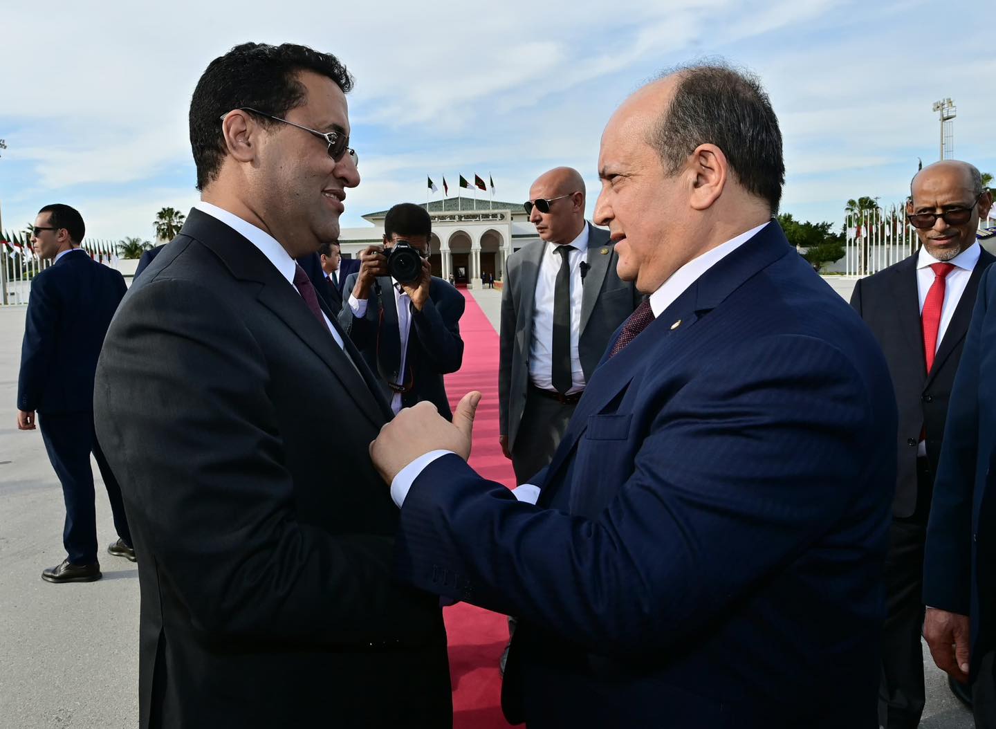 الوزير الأول الموريتاني يغادر الجزائر