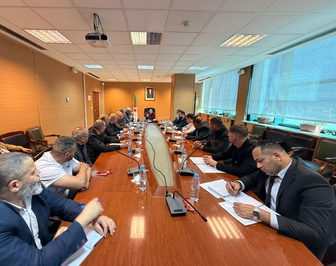 La ministre du Commerce intérieur examine avec les mandataires-grossistes l'organisation des marchés de fruits et légumes