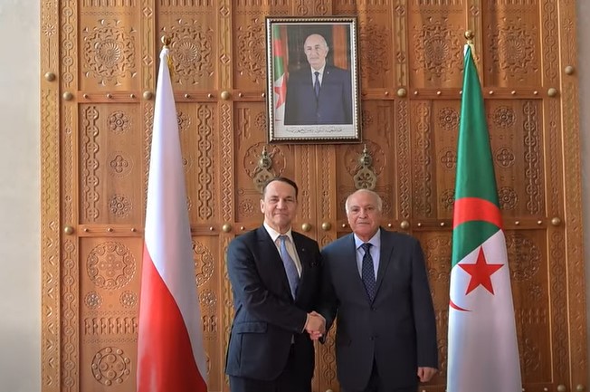 عطاف يستقبل نظيره البولندي