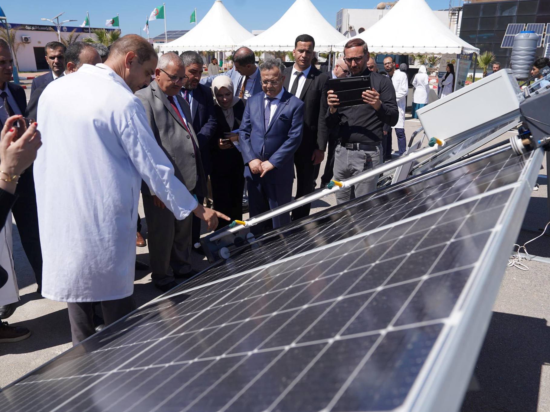 وزير التعليم العالي و البحث العلمي يزور وحدة تنمية الأجهزة الشمسية  ببواسماعيل
