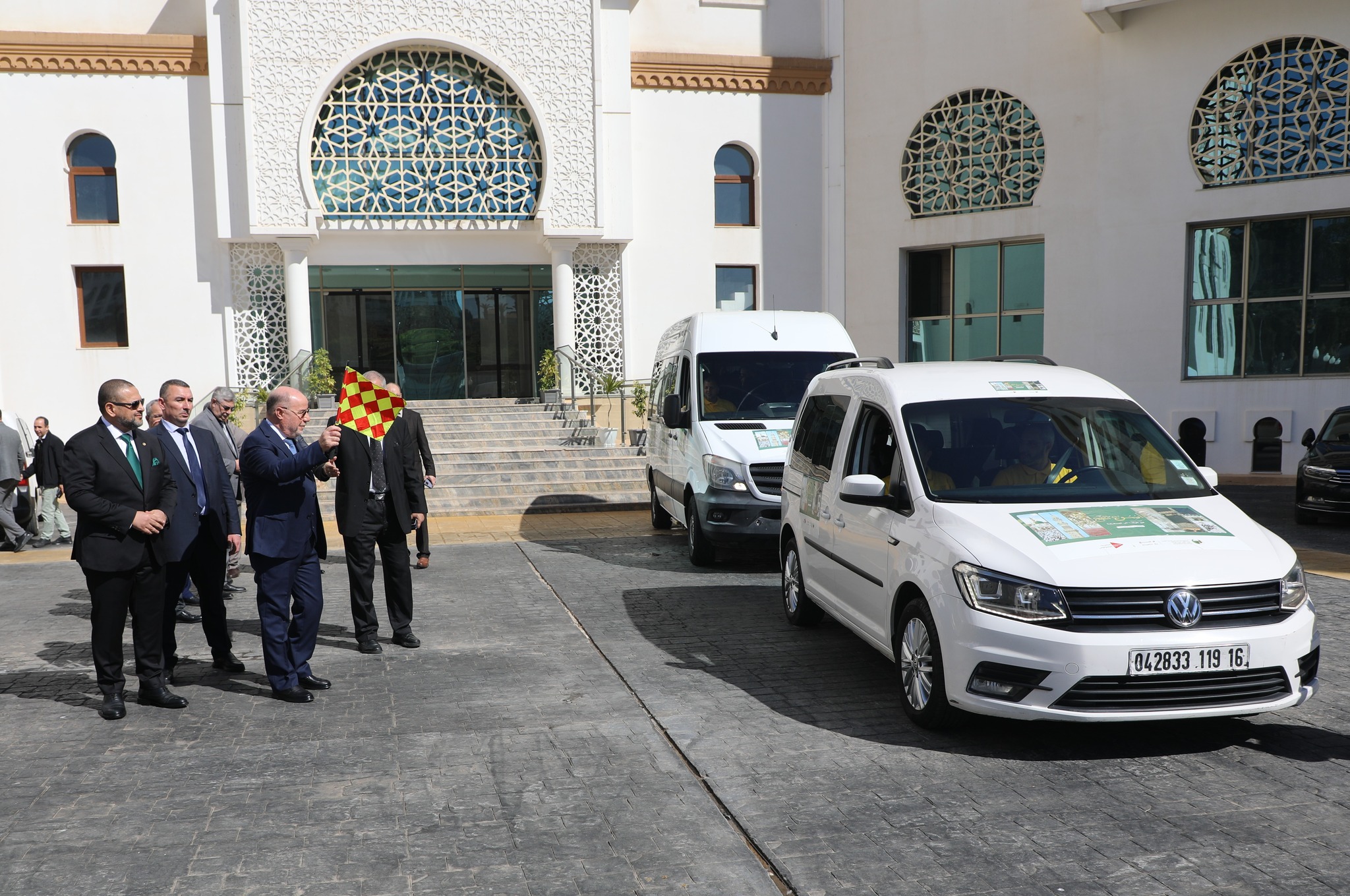 بلمهدي يعطي إشارة انطلاق قافلة "أسبوع الحج"