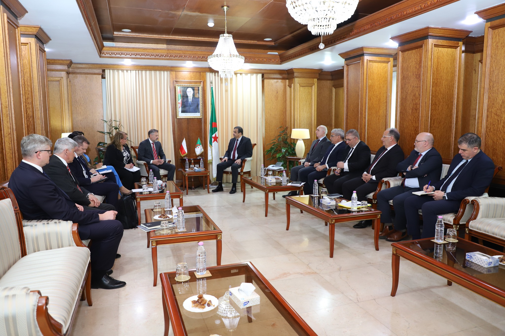 عرقاب يبحث مع نائب وزير أملاك الدولة البولندي بعث مشاريع  مشتركة بالجزائر