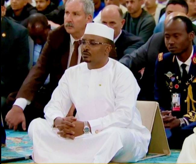 الرئيس التشادي يؤدي صلاة الجمعة بجامع الجزائر
