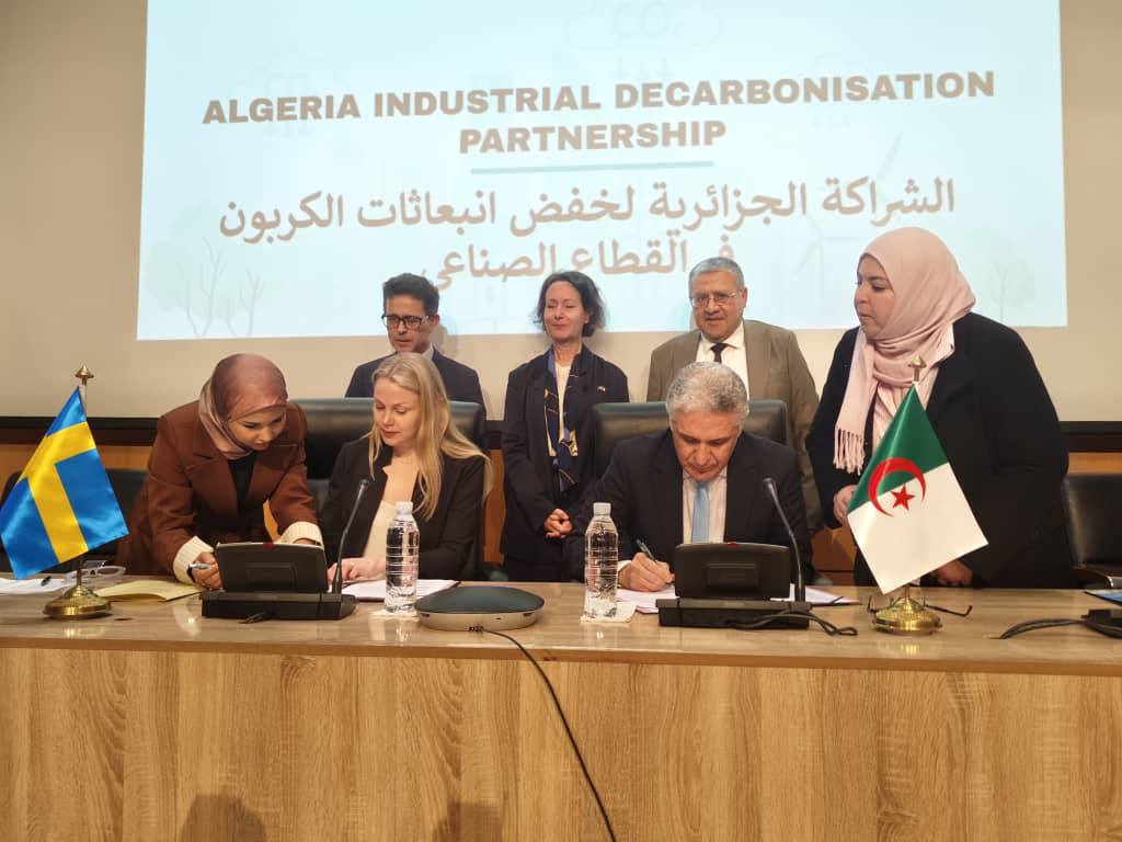 الجزائر-السويد: توقيع اتفاقية شراكة في مجال إزالة الكربون في القطاع الصناعي  بالجزائر