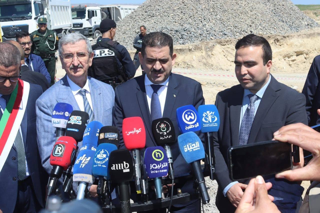 دربال:قطاع الري يعتمد على نظرة استشرافية تواكب وتيرة التنمية المتسارعة التي  تشهدها البلاد