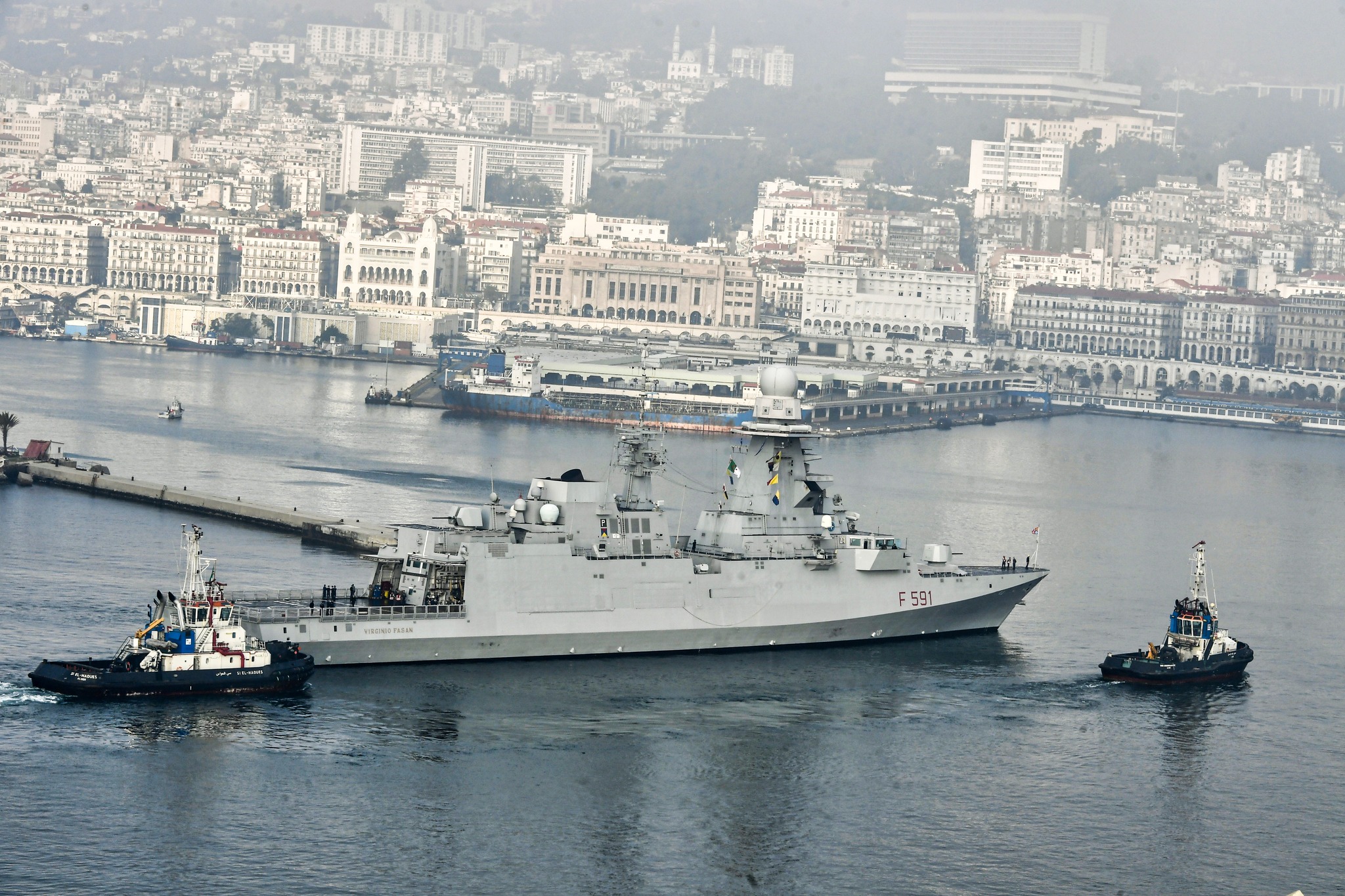 توقف الفرقاطة الإيطالية "فيرجينيو فاسان" بميناء الجزائر