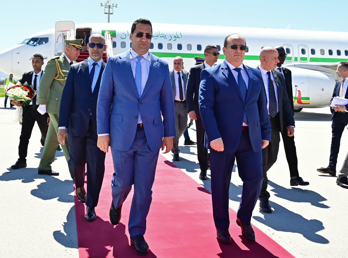 الوزير  الأول الموريتاني يحل بالجزائر