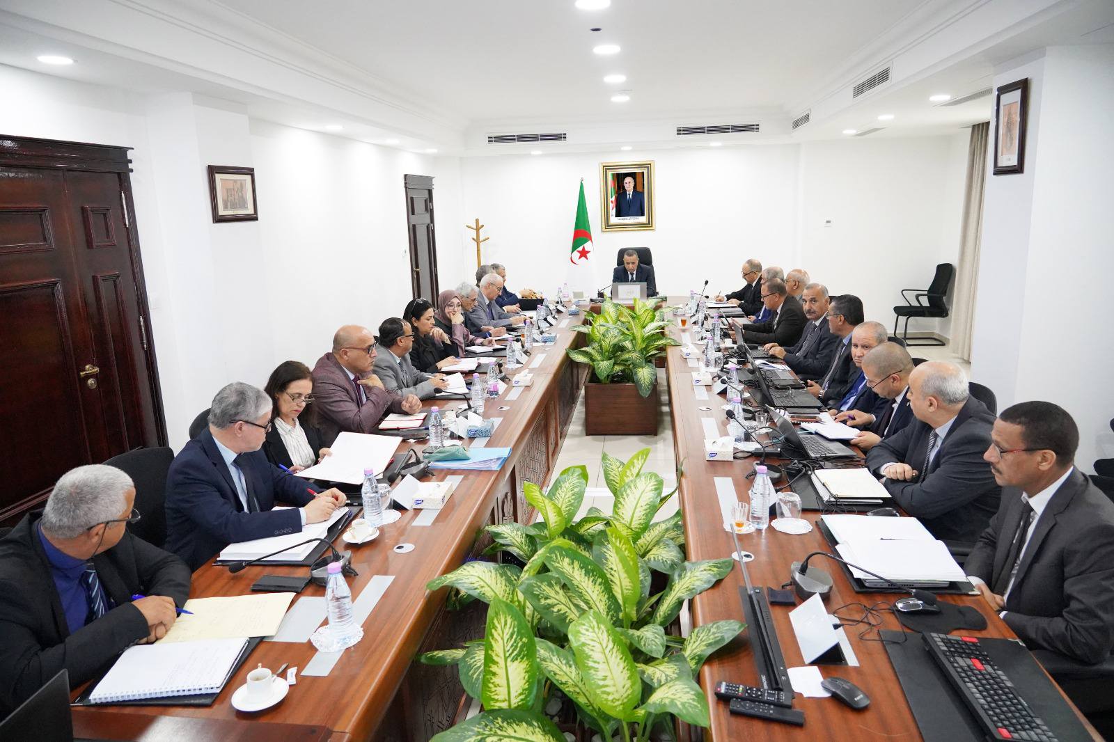 طاقة: السيد عجال يترأس اجتماعا لمتابعة تقدم مشاريع مجمع سونلغاز