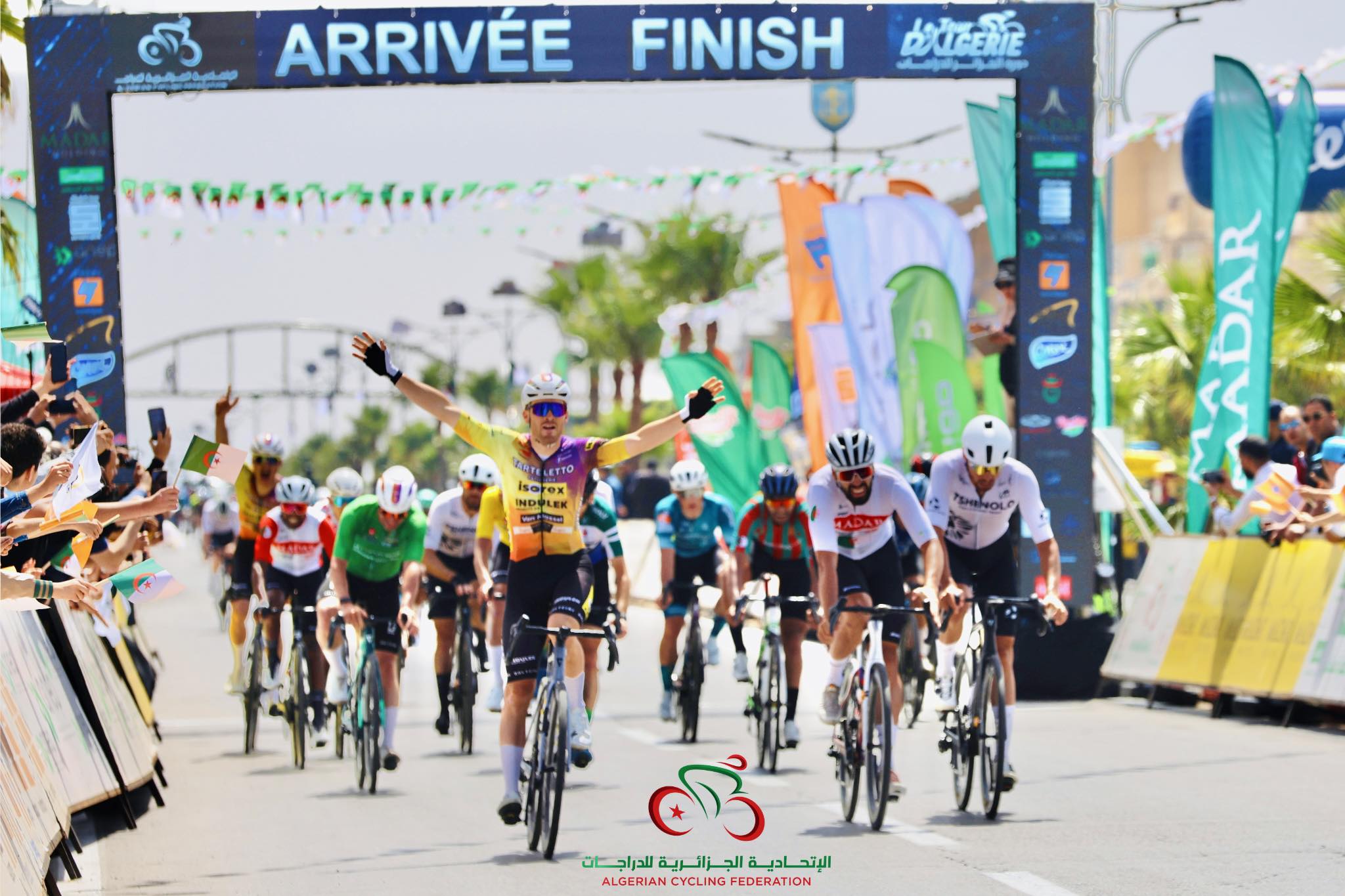 طواف الجزائر 2026 : الدراج البلجيكي "سانتي باتريك" يتوج بالمرحلة  الخامسة بمستغانم