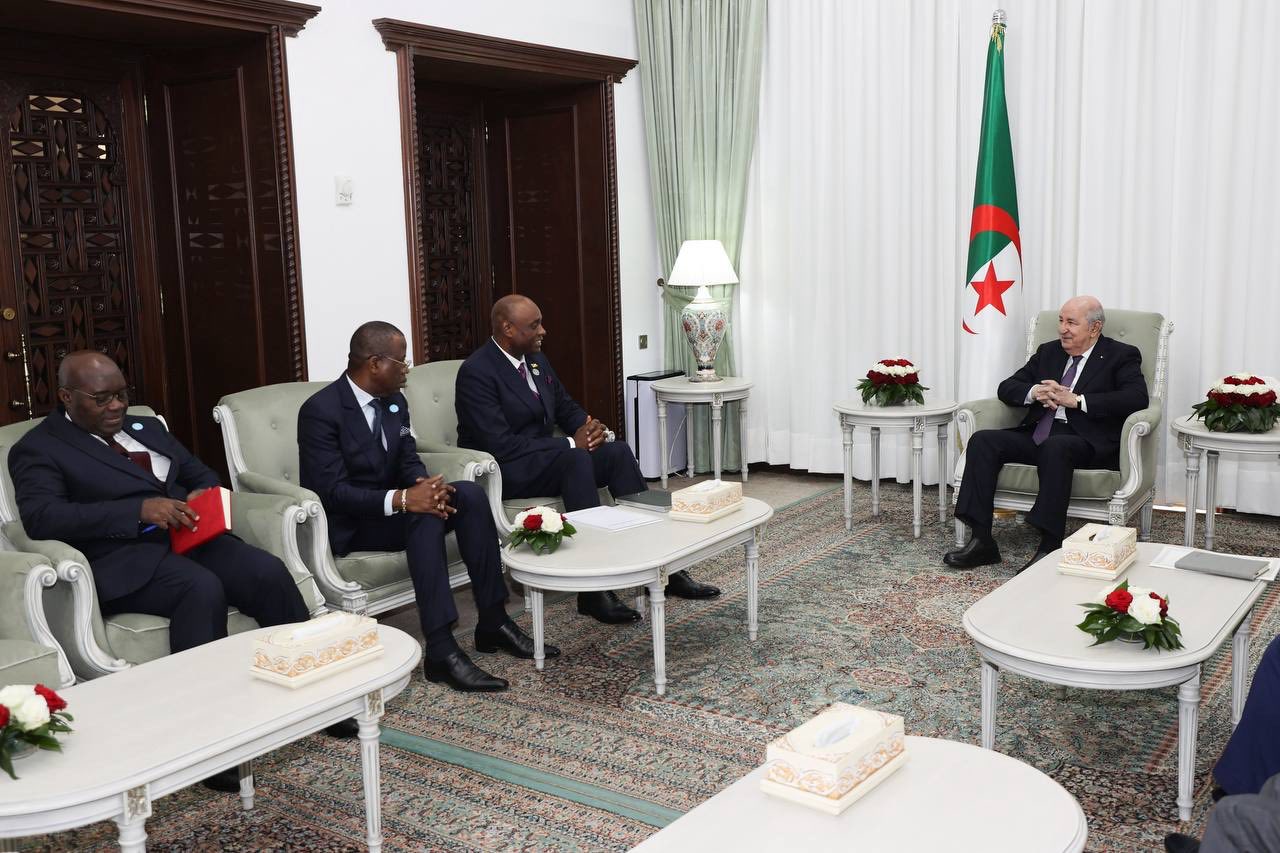 Le président de la République reçoit le ministre congolais des Affaires étrangères