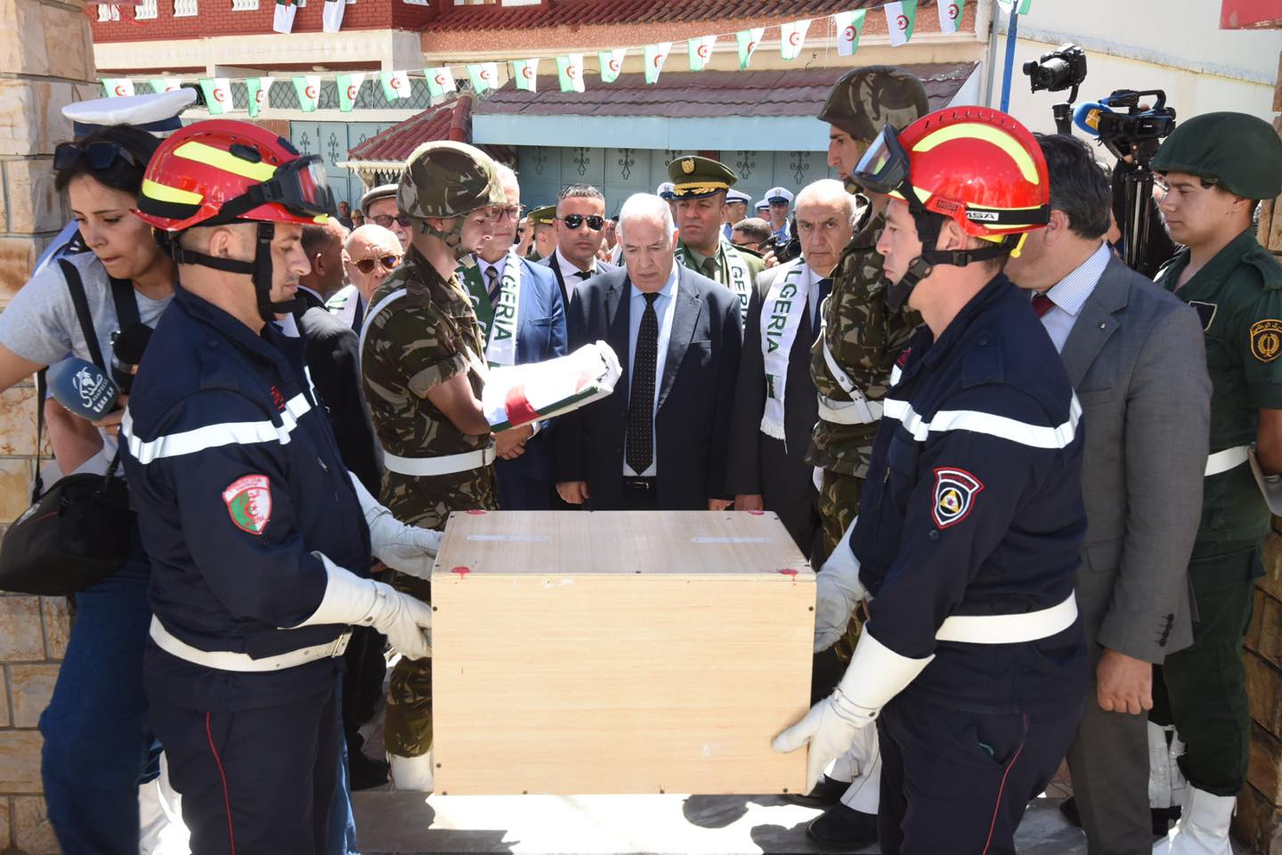 Réinhumation des ossements de 14 martyrs de la Révolution à Tizi Ouzzou