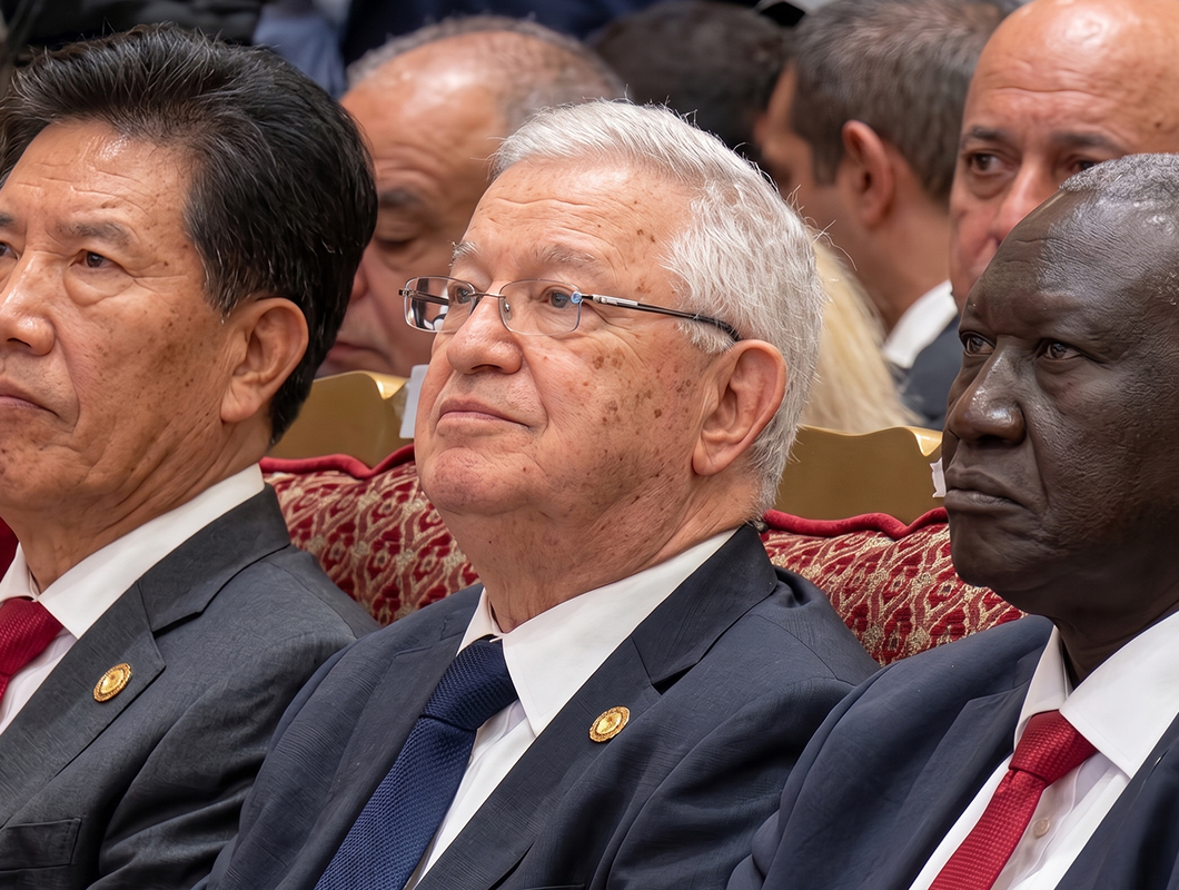 Représentant le Président de la République, M. Nasri prend part à la cérémonie de prestation de serment du président djiboutien
