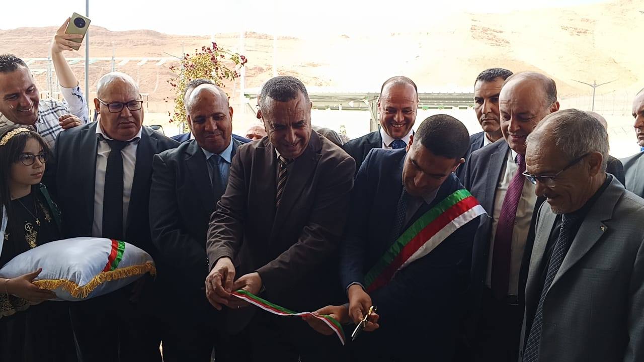 بسكرة : السيد عجال يشرف على تدشين محطة كهروضوئية بلغروس