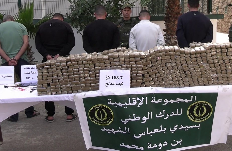 توقيف 5 أشخاص وحجز أكثر من قنطار ونصف من الكيف المعالج بسيدي بلعباس