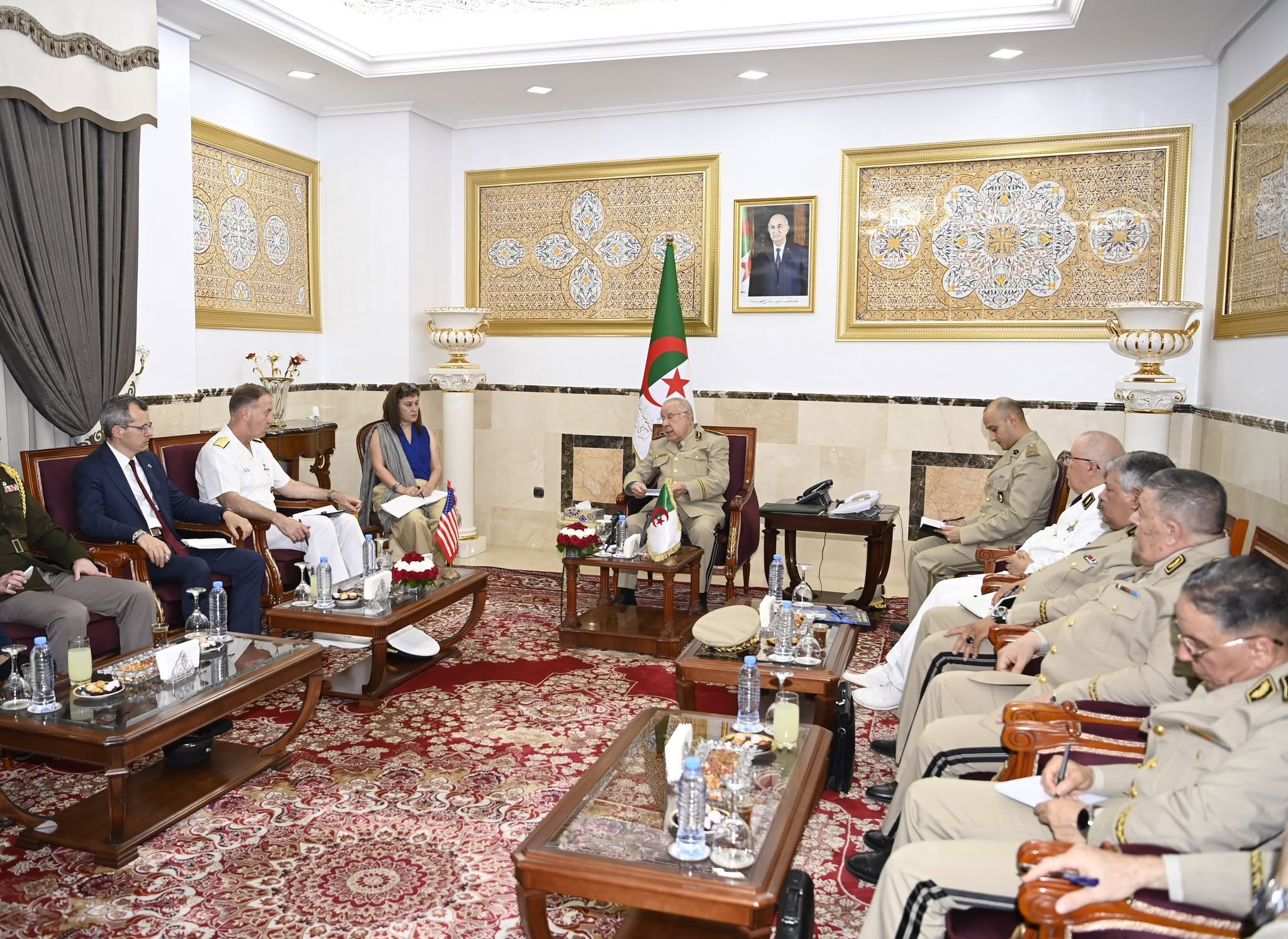 استقبل الفريق أول السعيد شنقريحة، الوزير المنتدب لدى وزير الدفاع الوطني، رئيس أركان الجيش الوطني الشعبي، قائد القوات البحرية الأمريكية بأوروبا وإفريقيا وقائد القوات المشتركة لحلف شمال الأطلسي، الأميرال جورج ويكوف