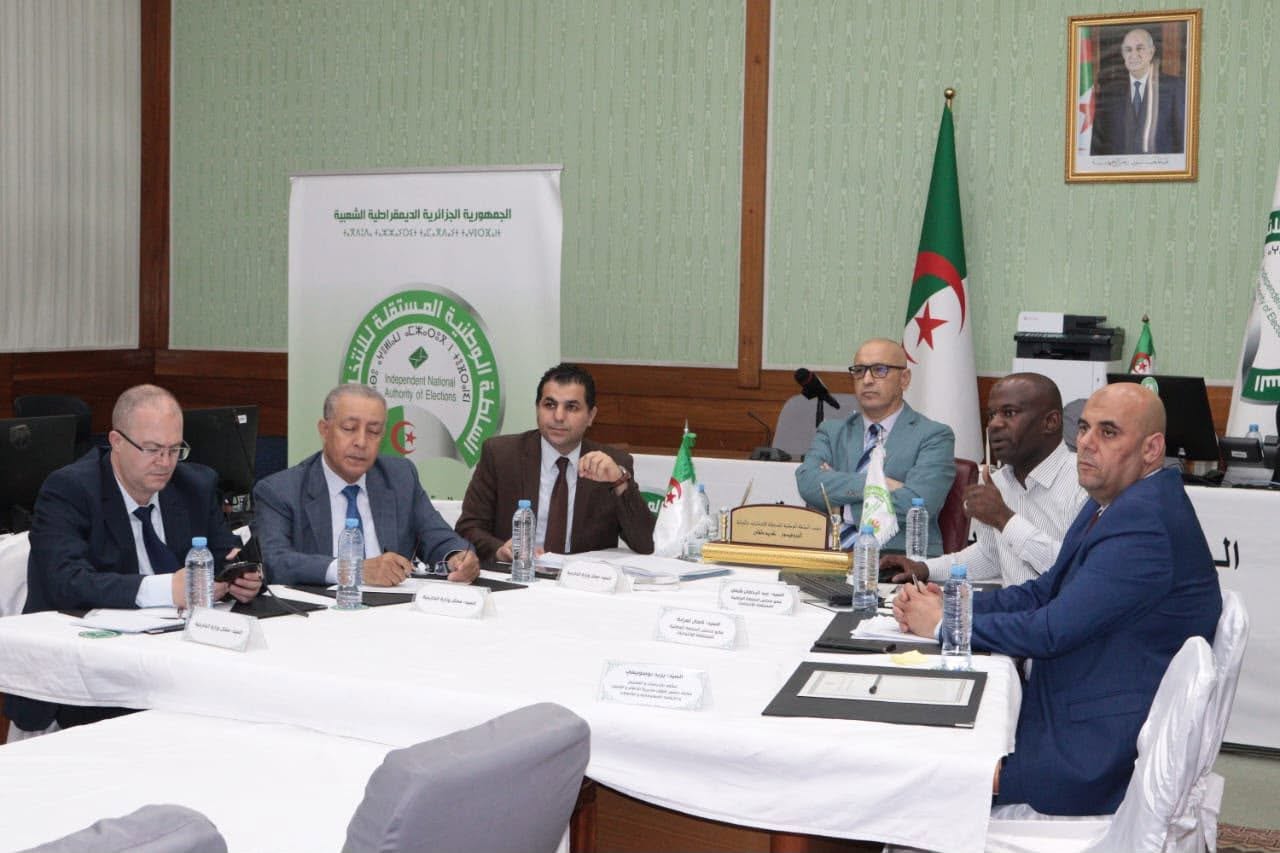 السلطة الوطنية المستقلة للانتخابات : دورة تكوينية لفائدة المنسقين  والمندوبين ورؤساء المراكز ومكاتب التصويت بالخارج