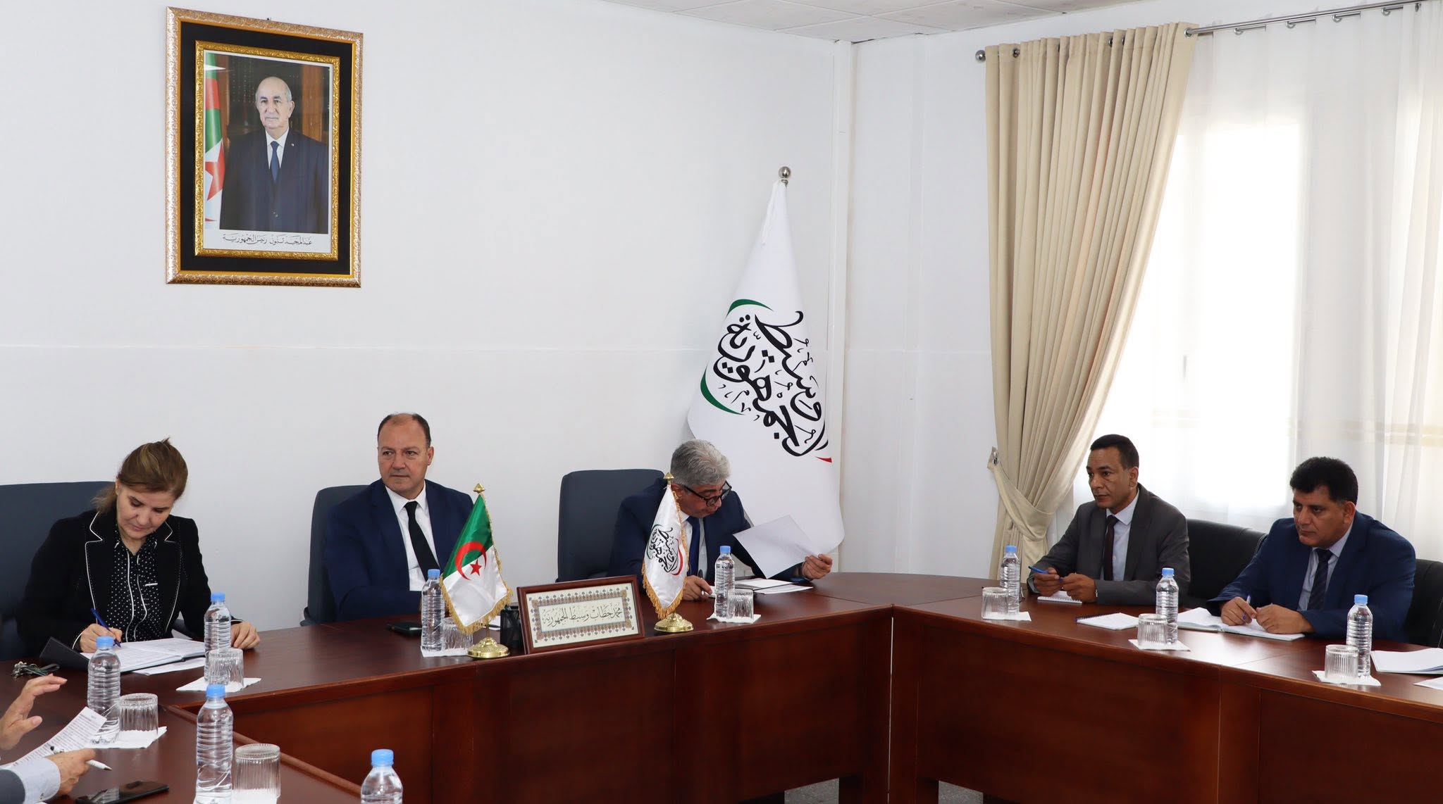 وسيط الجمهورية يترأس اجتماعا تنسيقيا لمتابعة مسار الرقمنة وتعزيز آليات  التكفل بانشغالات المواطنين